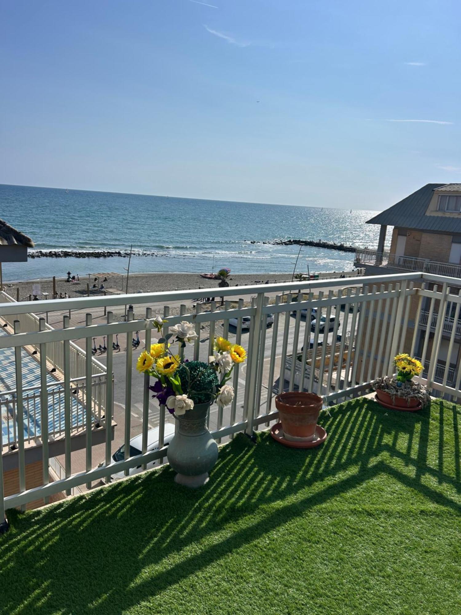 Front Sea Luxury Apartment Lido di Ostia Ngoại thất bức ảnh